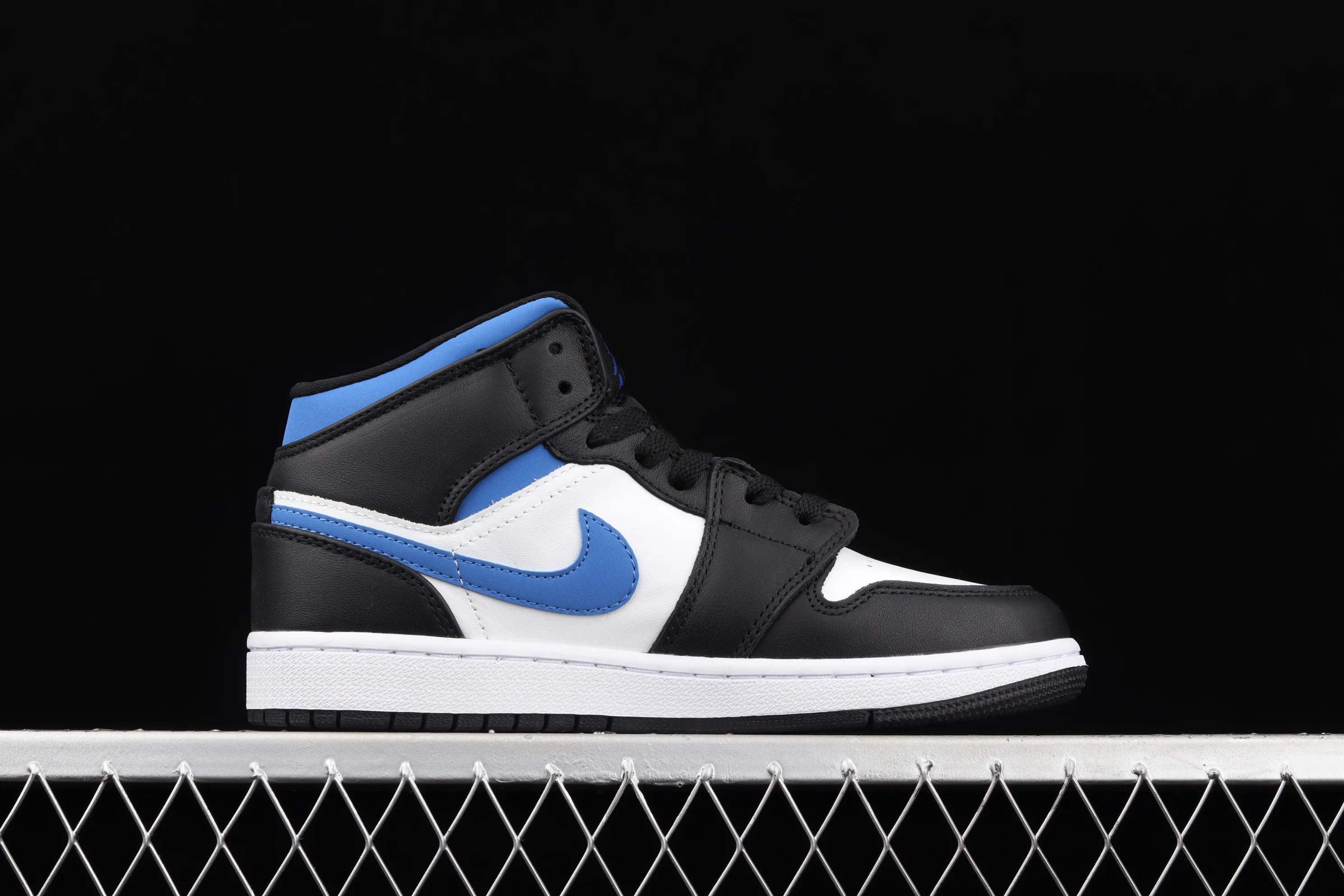 All categories Air Jordan Jordan series basketball shoes Air Jordan 1 Mid Air Jordan 1 Mid AJ1 Joe 1 black and white blue panda mid-top cultural basketball shoes 554725-140